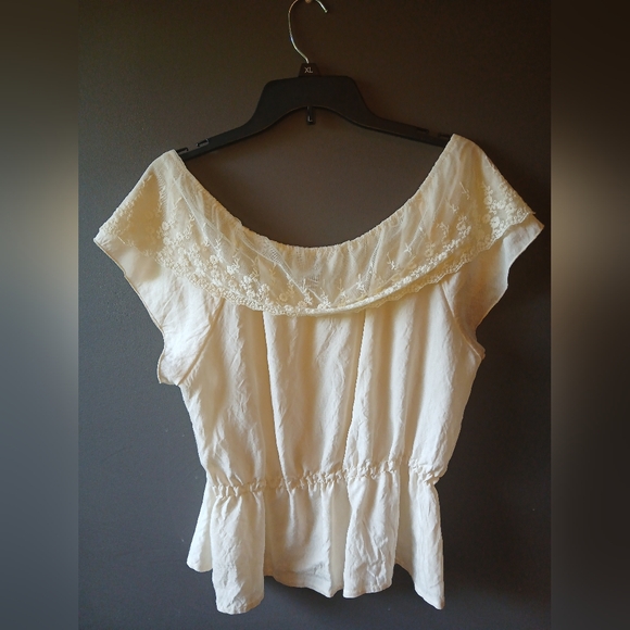 FOREVER 21 WOMEN'S LARGE SHORT SLEEVE CREAM SUMMER TOP ☀️ - Picture 3 of 3